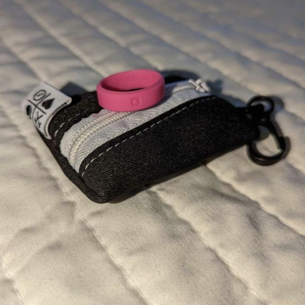 Unisex Modern Silicone Ring in pink, size 9, black bag